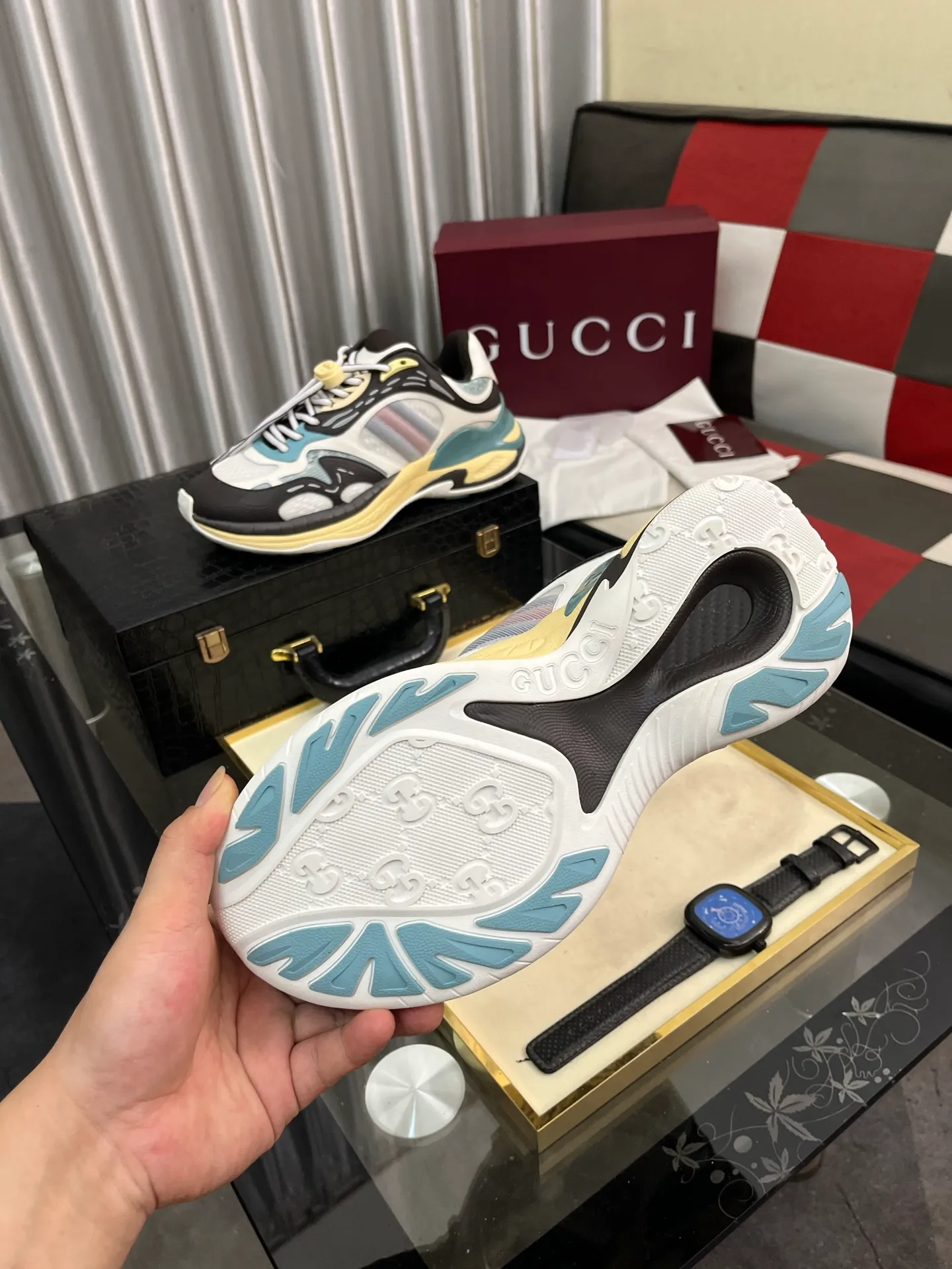 Men's men's shoes 💰1040⌚️⌚️GUCCI Gucci's new dad shoes 🇮🇹Top version🇮🇹🔜Purchasing level High version: The original disassembly took more than 3 months to develop 1:1, the version has been upgraded again, chips, packaging, imported mesh, all made with computerized cars Couple 👫 style 🔜Versatile in all seasons🔜 Fashion🔜 Personality 🔜Distinctive 🔵Full range of layouts, welcome to inquire for pictures Outsole: The latest original developed TPU vacuum Upper: Original mesh, super breathable 💯Full set of packaging Medium and low belt LOGO Size: Women's size 35-40 Men's size 38-45 (38 45 customized